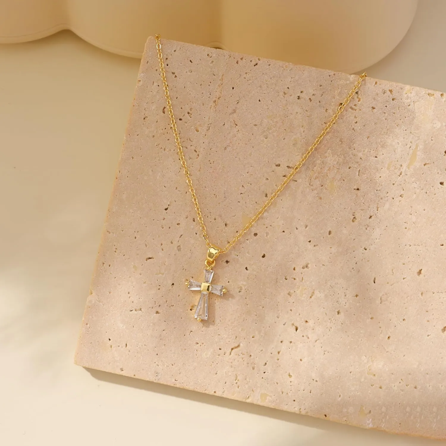 Cross Necklace for Women,Double Cross Necklace 14K Gold Plated Cross Pendant Necklace Dainty Gold Cross Necklaces for Women Trendy Small Cross Charm Necklace Simple Cute Choker Necklaces Gold Jewery