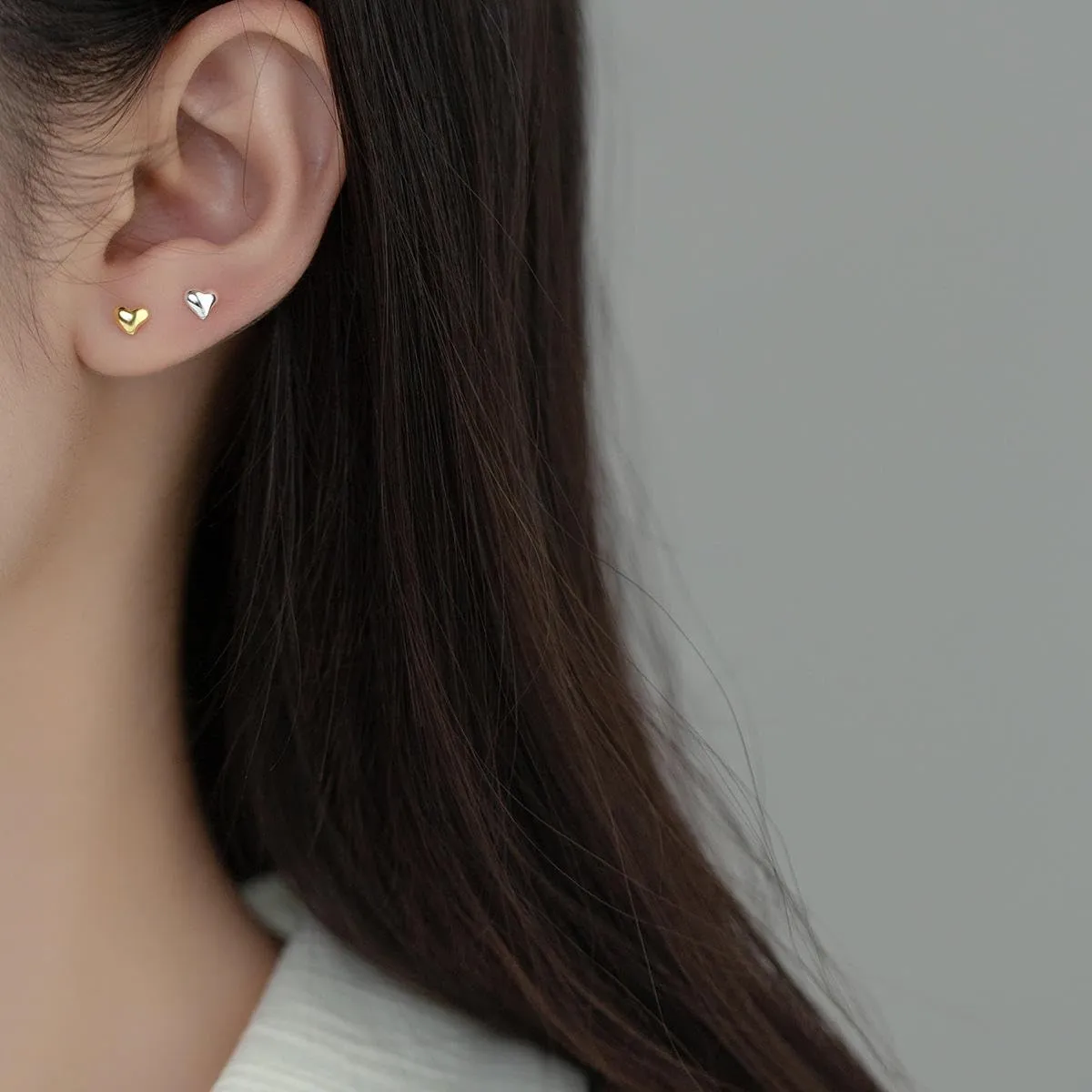 Love in Miniature: 925 Sterling Silver Heart Stud Earrings - Minimalist and Elegant (silver)